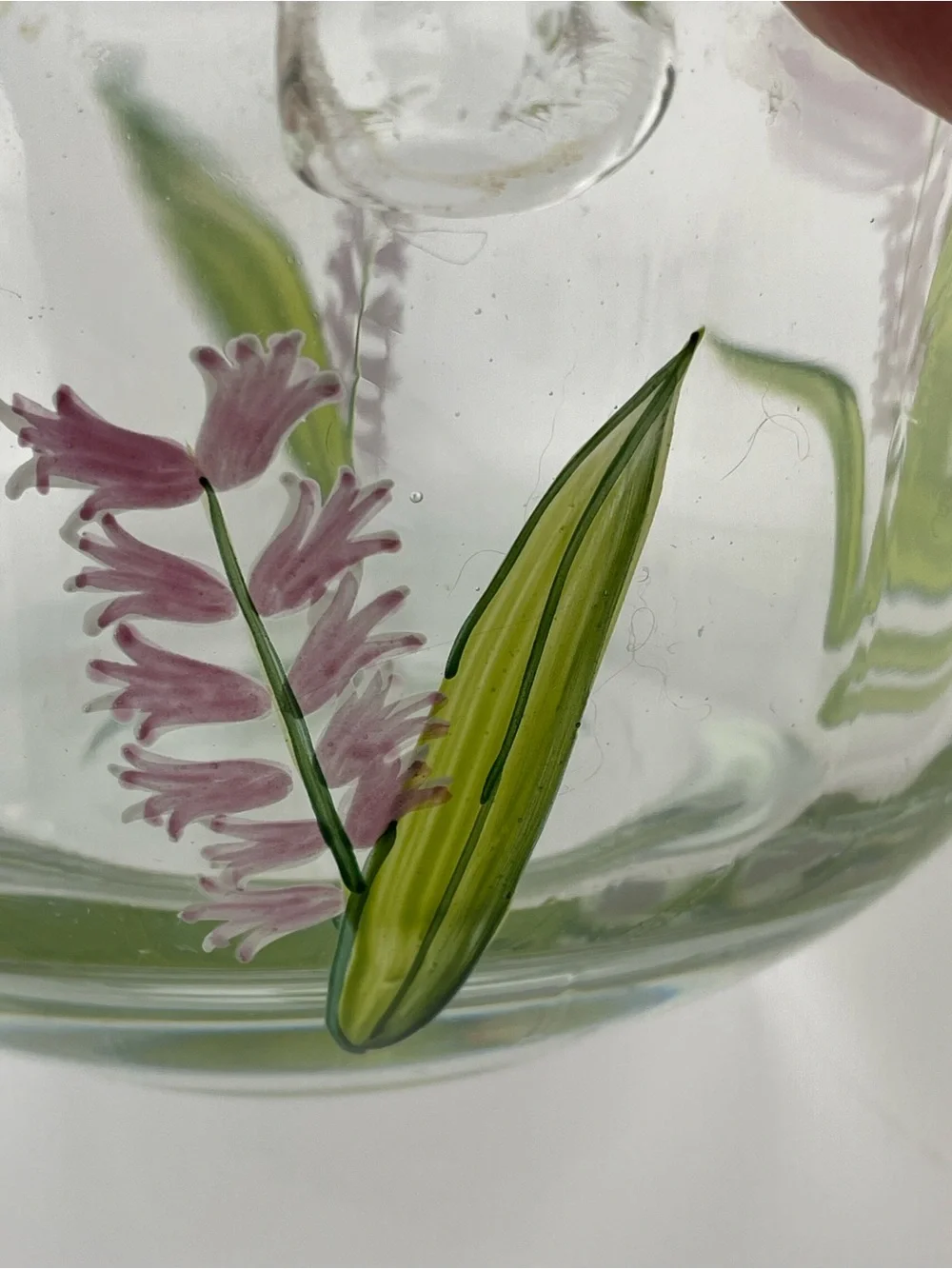Fifth Avenue states intricate glassware